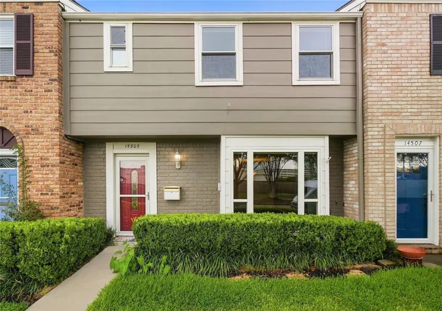 Photo 3 of Townhouse for sale at 14505 Still Meadow Dr, Houston, TX 77079 | MLS# 8879222 | Listing updated on 2026-09-21