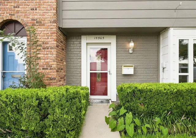 Photo 4 of Townhouse for sale at 14505 Still Meadow Dr, Houston, TX 77079 | MLS# 8879222 | Listing updated on 2026-09-21