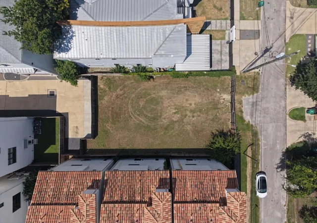 Photo 1 of Land for sale at 105 Arnold St, Houston, TX 77007 | MLS# 75261560 | Listing updated on 2026-08-31