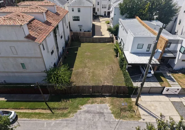 Photo 2 of Land for sale at 105 Arnold St, Houston, TX 77007 | MLS# 75261560 | Listing updated on 2026-08-31