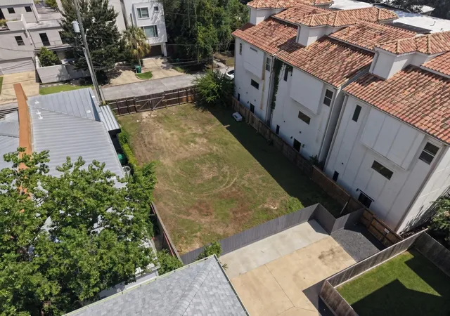 Photo 3 of Land for sale at 105 Arnold St, Houston, TX 77007 | MLS# 75261560 | Listing updated on 2026-08-31