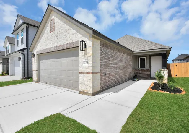 Photo 2 of Single family home for sale at 18534 Athena Flower Dr, Fresno, TX 77545 | MLS# 14547545 | Listing updated on 2026-09-11