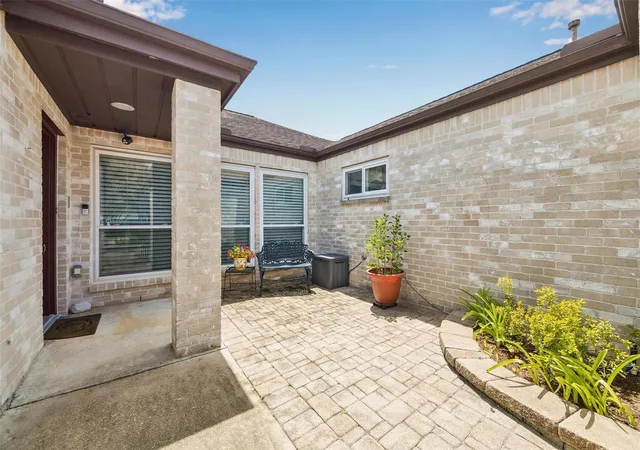 Photo 2 of Single family home for sale at 12507 Rocky Knoll Dr, Houston, TX 77077 | MLS# 44262299 | Listing updated on 2026-09-15