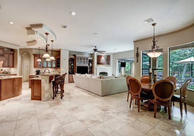 Photo 3 of Mansion for sale at 25 Little Trl, Missouri City, TX 77459 | MLS# 51698049 | Listing updated on 2026-09-12