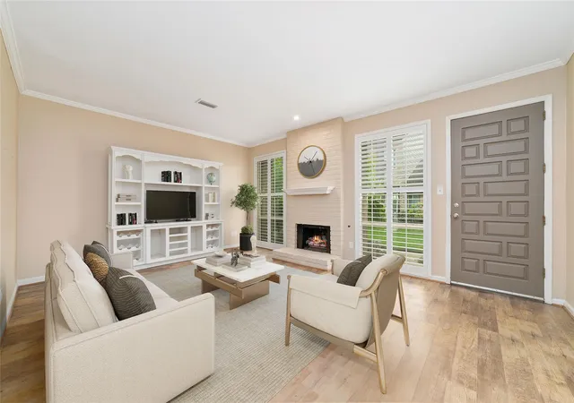 Photo 3 of Townhouse for sale at 12625 Memorial Dr #50, Houston, TX 77024 | MLS# 18566383 | Listing updated on 2026-09-19