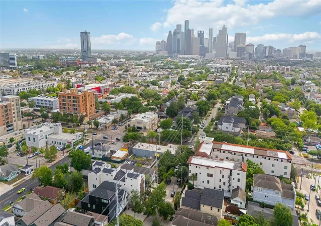 Photo 3 of Single family home for sale at 1110 Peden St #B, Houston, TX 77006 | MLS# 16379456 | Listing updated on 2026-09-09