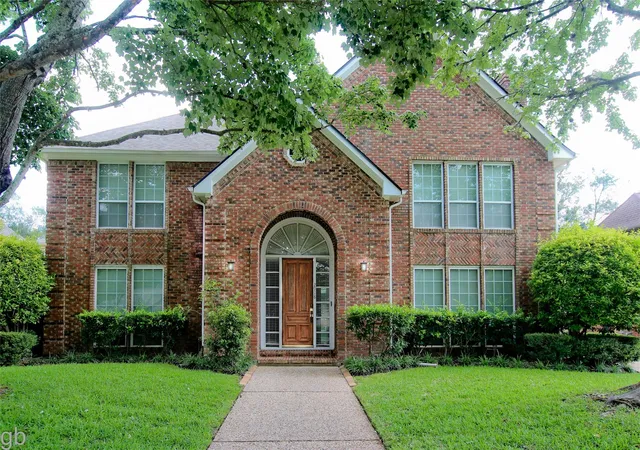 Photo 2 of Single family home for sale at 2918 Deer Crk Dr, Sugar Land, TX 77478 | MLS# 68911582 | Listing updated on 2026-10-03