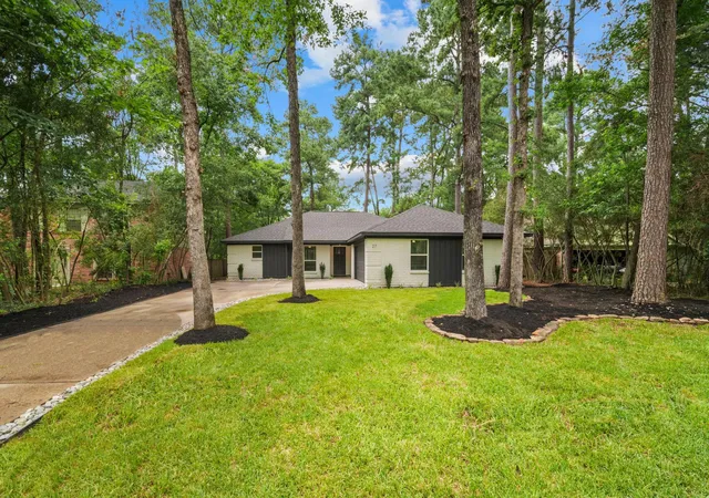 Photo 3 of Single family home for sale at 27 Lazy Morning Pl, Spring, TX 77381 | MLS# 73649285 | Listing updated on 2026-10-08