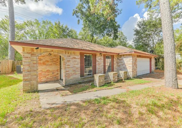 Photo 2 of Single family home for sale at 2718 Tinechester Dr, Kingwood, TX 77339 | MLS# 3379355 | Listing updated on 2026-09-11