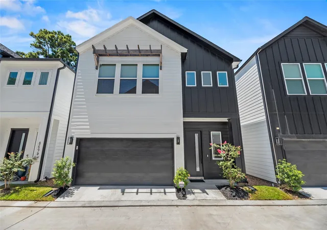 Photo 3 of Single family home for sale at 869 Mansfield St #E, Houston, TX 77091 | MLS# 42306656 | Listing updated on 2026-10-08