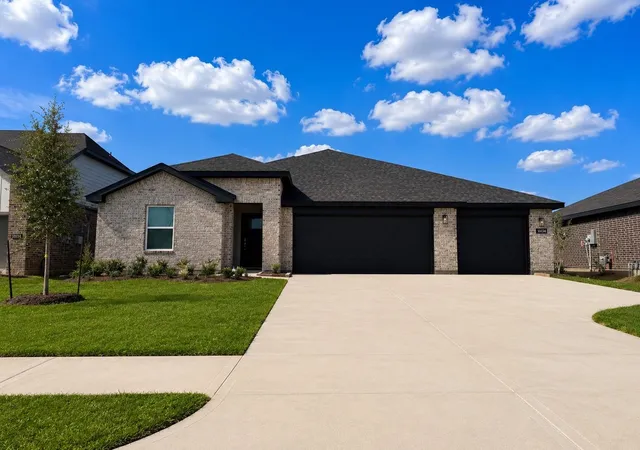 Single family home for sale at 2512 Roseman Ct, Sealy, TX 77474 | MLS# 19372039