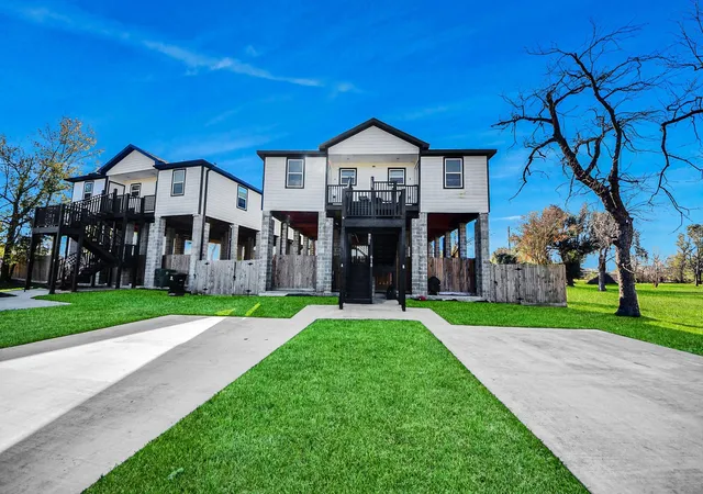 Photo 2 of Single family home for sale at 618 Maple Way #A/B, Houston, TX 77015 | MLS# 23090609 | Listing updated on 2026-10-03