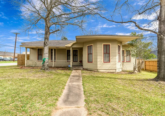 Single family home for sale at 26 W Austin St, Bellville, TX 77418 | MLS# 56334830
