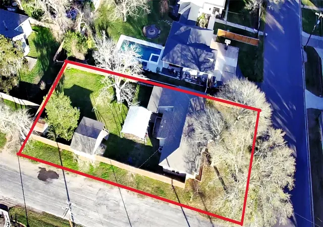 Photo 2 of Single family home for sale at 26 W Austin St, Bellville, TX 77418 | MLS# 56334830 | Listing updated on 2026-09-23