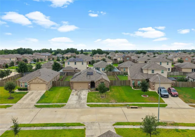 Photo 2 of Single family home for sale at 9507 Garnet Grv Dr, Rosharon, TX 77583 | MLS# 29625194 | Listing updated on 2026-09-11