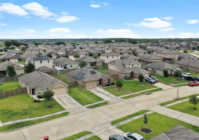 Photo 2 of Single family home for sale at 9507 Garnet Grv Dr, Rosharon, TX 77583 | MLS# 29625194 | Listing updated on 2026-09-11