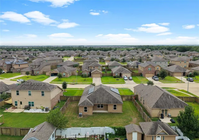 Photo 3 of Single family home for sale at 9507 Garnet Grv Dr, Rosharon, TX 77583 | MLS# 29625194 | Listing updated on 2026-09-11