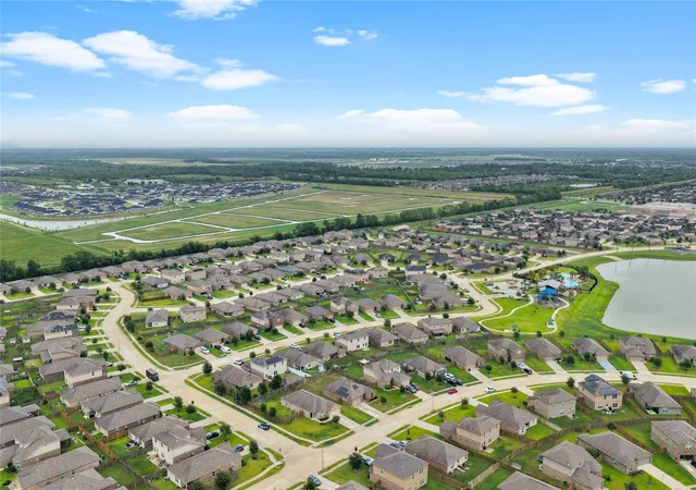 Photo 4 of Single family home for sale at 9507 Garnet Grv Dr, Rosharon, TX 77583 | MLS# 29625194 | Listing updated on 2026-09-11
