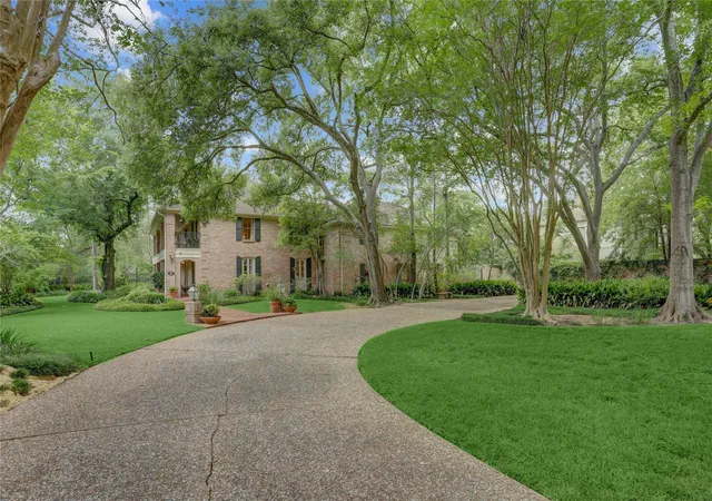 Photo 1 of Mansion for sale at 1 Stayton Cir, Houston, TX 77024 | MLS# 12449388 | Listing updated on 2026-09-09