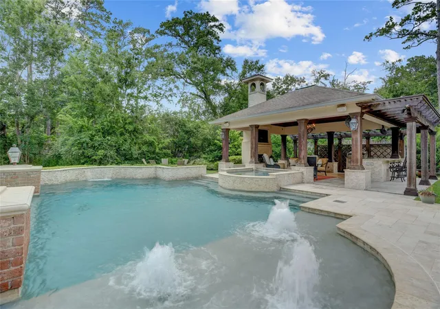 Photo 3 of Single family home for sale at 1 Stayton Cir, Houston, TX 77024 | MLS# 12449388 | Listing updated on 2026-09-09