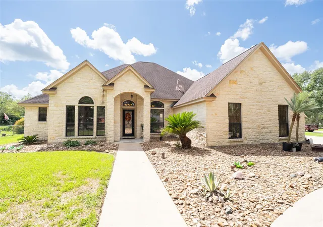 Photo 1 of Single family home for sale at 205 W Bronco Bnd, Angleton, TX 77515 | MLS# 83732994 | Listing updated on 2026-09-28