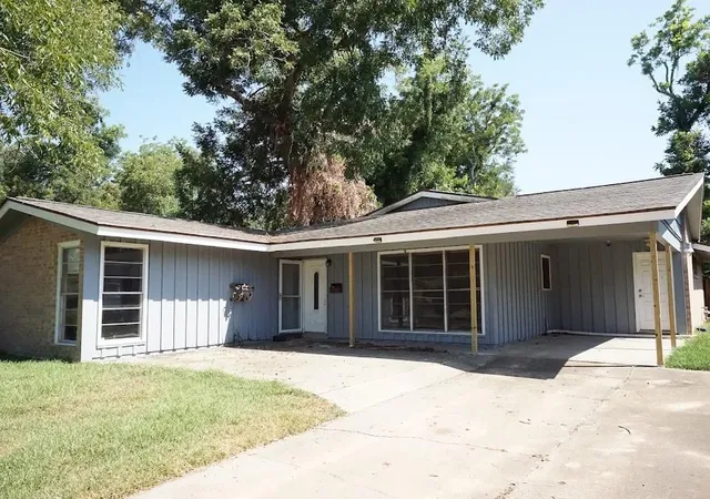 Photo 1 of Single family home for sale at 206 Carnation St, Lake Jackson, TX 77566 | MLS# 54630398 | Listing updated on 2026-09-21
