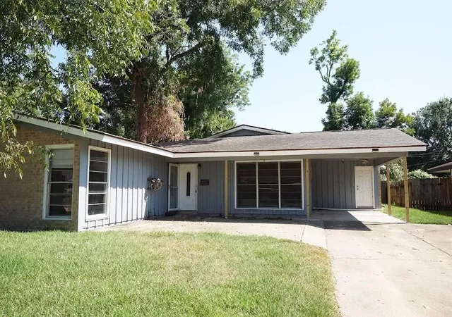 Photo 2 of Single family home for sale at 206 Carnation St, Lake Jackson, TX 77566 | MLS# 54630398 | Listing updated on 2026-09-21