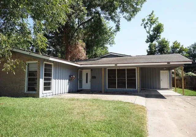 Photo 3 of Single family home for sale at 206 Carnation St, Lake Jackson, TX 77566 | MLS# 54630398 | Listing updated on 2026-09-21