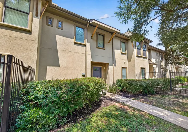 Photo 1 of Townhouse for sale at 3410 St Emanuel St, Houston, TX 77004 | MLS# 46999416 | Listing updated on 2026-10-08