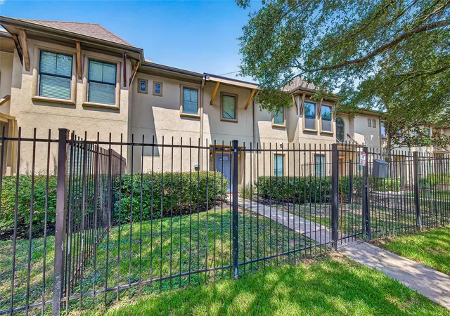 Photo 2 of Townhouse for sale at 3410 St Emanuel St, Houston, TX 77004 | MLS# 46999416 | Listing updated on 2026-10-08