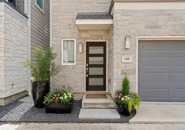 Photo 3 of Sale Pending at 1430 W 34th 1/2 St, Houston, TX 77018 | MLS# 7365516 | Listing updated on 2026-09-22
