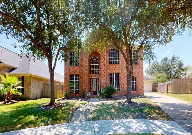 Photo 2 of Single family home for sale at 3310 Aspenbrook Ct, Pearland, TX 77581 | MLS# 8702580 | Listing updated on 2026-09-11