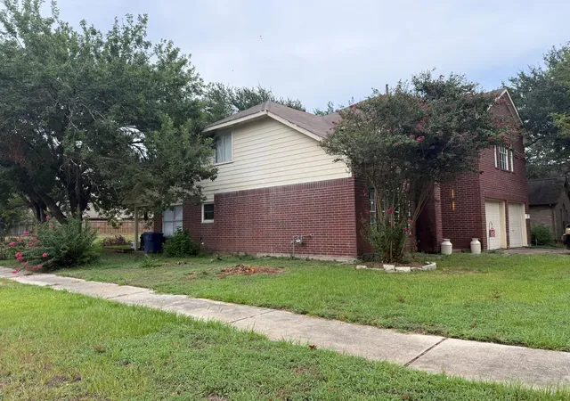 Photo 3 of Single family home for sale at 4411 Osage Dr, Baytown, TX 77521 | MLS# 28095527 | Listing updated on 2026-09-10