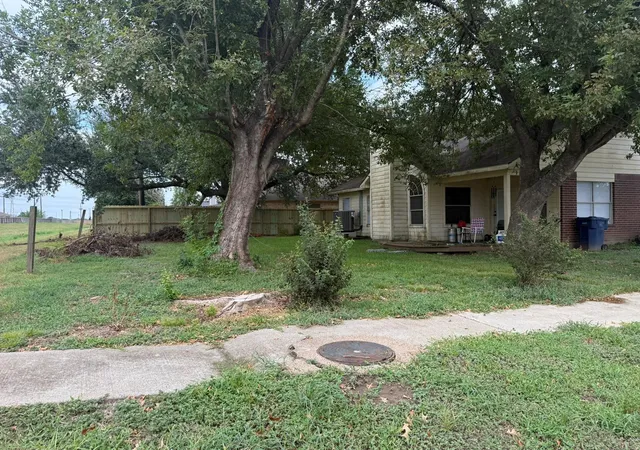 Photo 4 of Single family home for sale at 4411 Osage Dr, Baytown, TX 77521 | MLS# 28095527 | Listing updated on 2026-09-10
