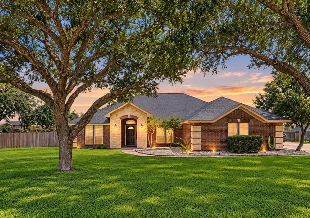 Photo 1 of Sale Pending at 114 Penn Ave, Victoria, TX 77904 | MLS# 42762762 | Listing updated on 2026-10-13