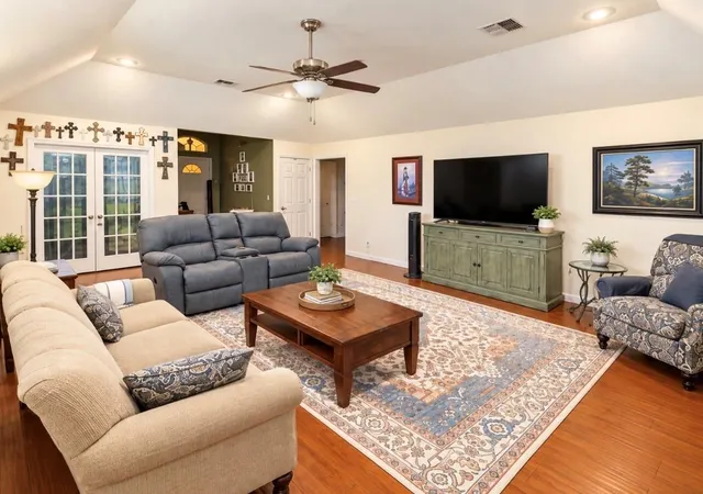Photo 3 of Sale Pending at 114 Penn Ave, Victoria, TX 77904 | MLS# 42762762 | Listing updated on 2026-10-13