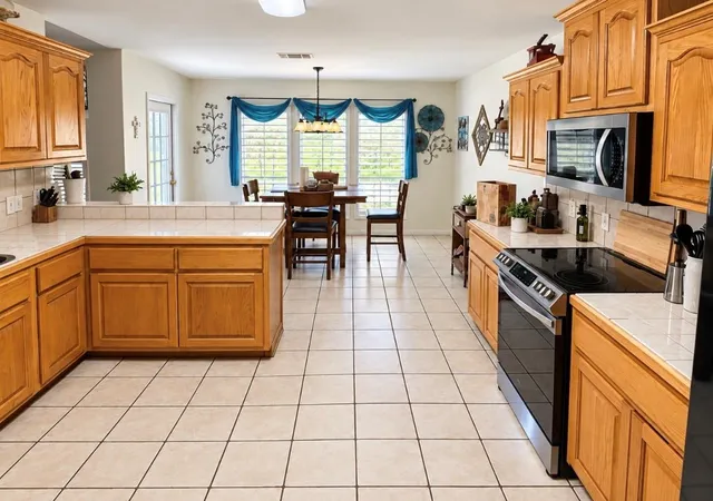 Photo 3 of Sale Pending at 114 Penn Ave, Victoria, TX 77904 | MLS# 42762762 | Listing updated on 2026-10-13