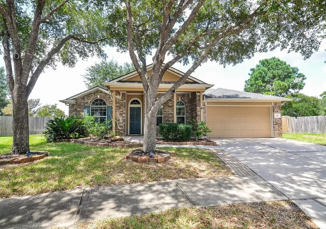 Photo 2 of Single family home for sale at 22922 Antiqua Ests Ct, Conroe, TX 77385 | MLS# 80717976 | Listing updated on 2026-10-06