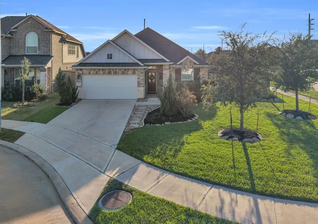 Photo 3 of Single family home for sale at 1702 Green Willow Ct, Brookshire, TX 77423 | MLS# 76360509 | Listing updated on 2026-10-04