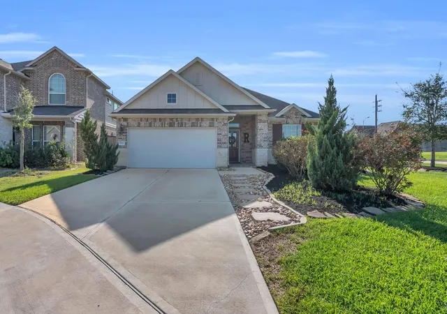 Photo 3 of Single family home for sale at 1702 Green Willow Ct, Brookshire, TX 77423 | MLS# 76360509 | Listing updated on 2026-10-04