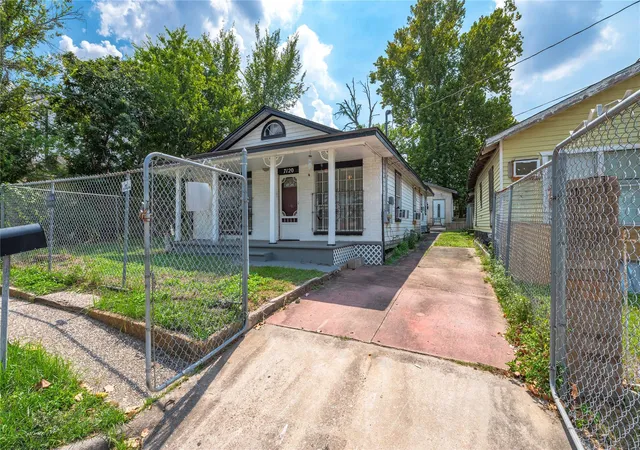 Single family home for sale at 7120 Ave Q, Houston, TX 77011 | MLS# 41572480