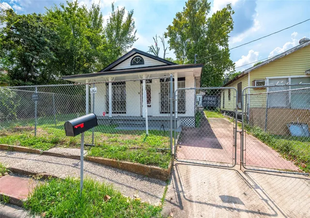 Photo 1 of Single family home for sale at 7120 Ave Q, Houston, TX 77011 | MLS# 41572480 | Listing updated on 2026-09-24