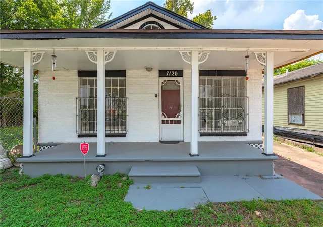 Photo 4 of Single family home for sale at 7120 Ave Q, Houston, TX 77011 | MLS# 41572480 | Listing updated on 2026-09-24
