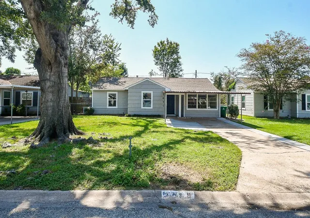 Photo 2 of Single family home for sale at 7419 Jalna St, Houston, TX 77055 | MLS# 11536332 | Listing updated on 2026-09-03