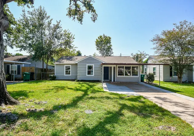 Photo 3 of Single family home for sale at 7419 Jalna St, Houston, TX 77055 | MLS# 11536332 | Listing updated on 2026-09-03