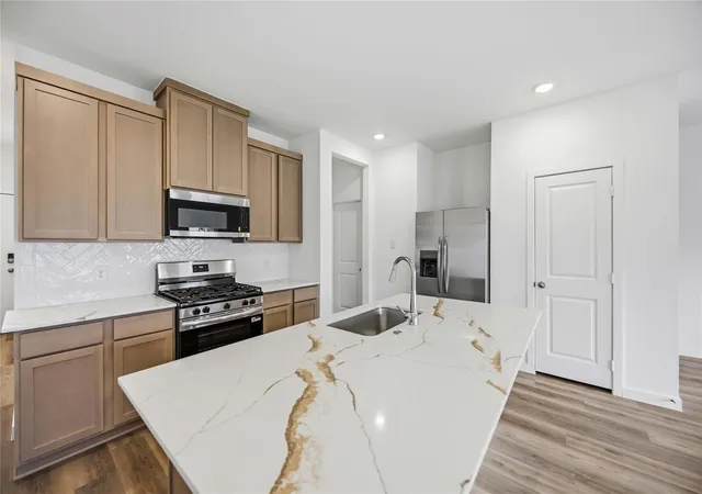 Photo 3 of Sale Pending at 10309 Lancaster Forest Ln, Houston, TX 77051 | MLS# 91645523 | Listing updated on 2026-09-08