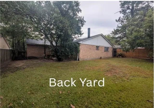 Photo 3 of Single family home for sale at 218 Oxford Dr, Conroe, TX 77303 | MLS# 72376855 | Listing updated on 2026-09-15