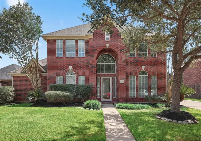 Photo 1 of Sale Pending at 2309 Augusta Dr, Pearland, TX 77581 | MLS# 63039043 | Listing updated on 2026-10-04
