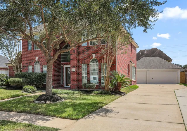 Photo 3 of Sale Pending at 2309 Augusta Dr, Pearland, TX 77581 | MLS# 63039043 | Listing updated on 2026-10-04