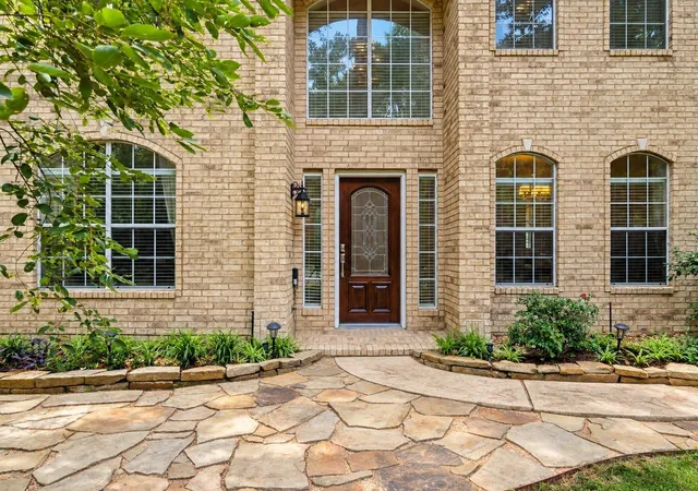 Photo 3 of Sale Pending at 7 Mayborough Ct, Spring, TX 77382 | MLS# 89784372 | Listing updated on 2026-09-26